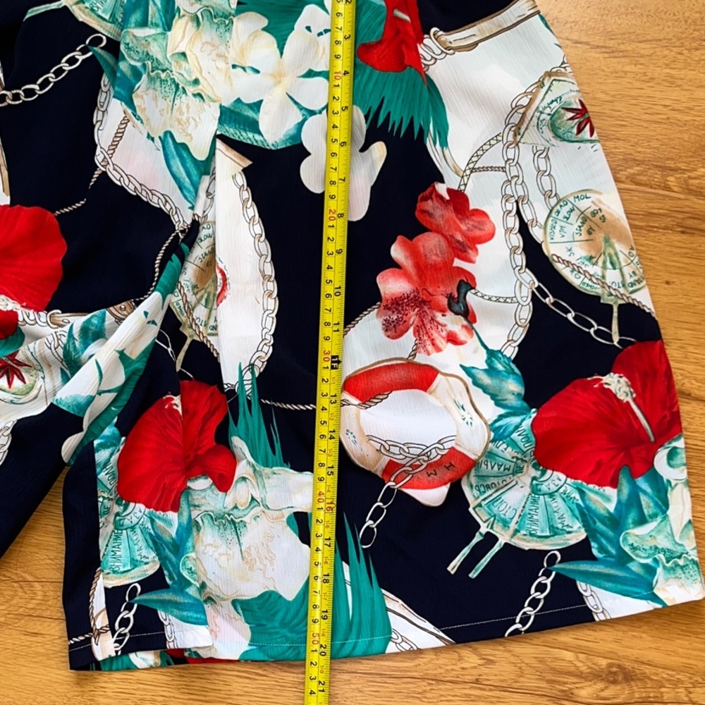 Vintage 90s Floral Patterned Shorts with Red and Green Accents - Picture 5 of 5